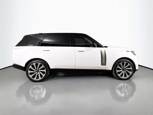 2026 Land Rover Range Rover P615 SV