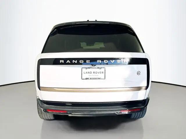 2026 Land Rover Range Rover P615 SV