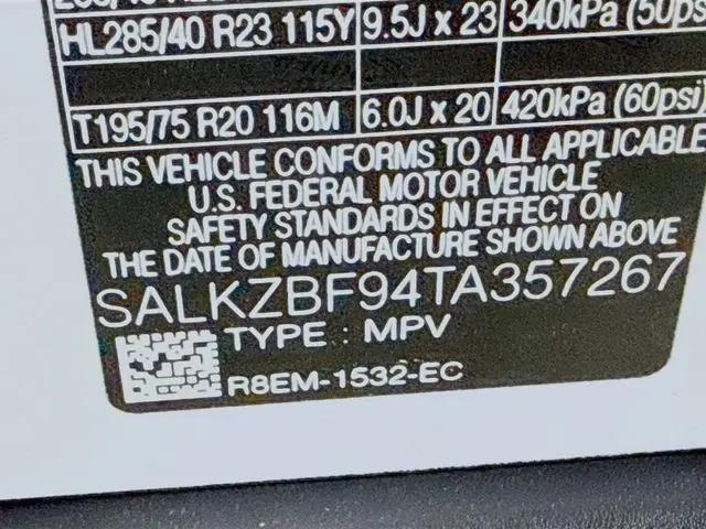 2026 Land Rover Range Rover P615 SV