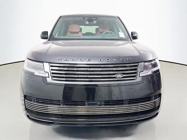 2026 Land Rover Range Rover P615 SV