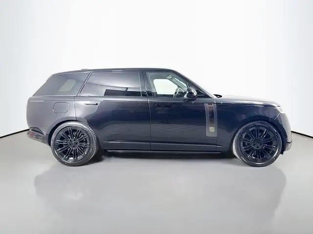 2026 Land Rover Range Rover P615 SV