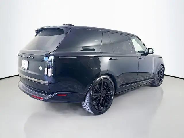 2026 Land Rover Range Rover P615 SV
