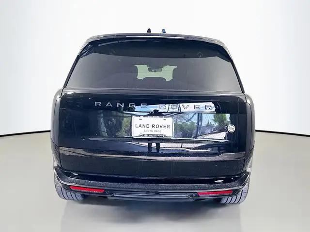 2026 Land Rover Range Rover P615 SV