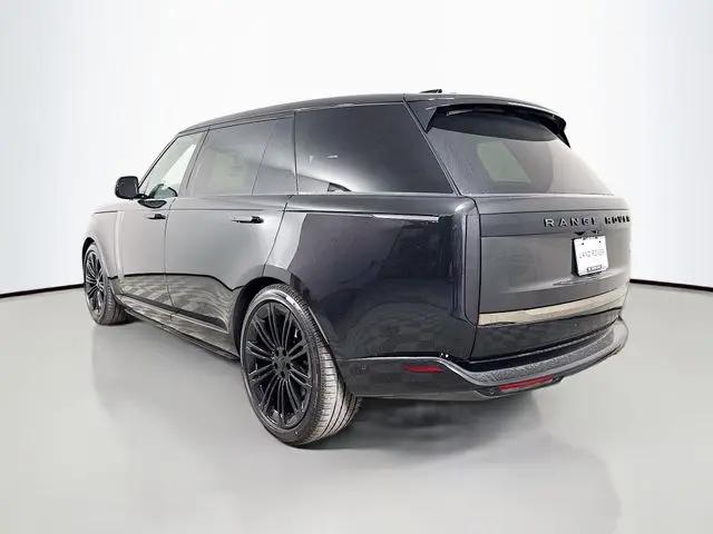 2026 Land Rover Range Rover P615 SV