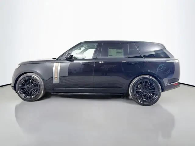 2026 Land Rover Range Rover P615 SV