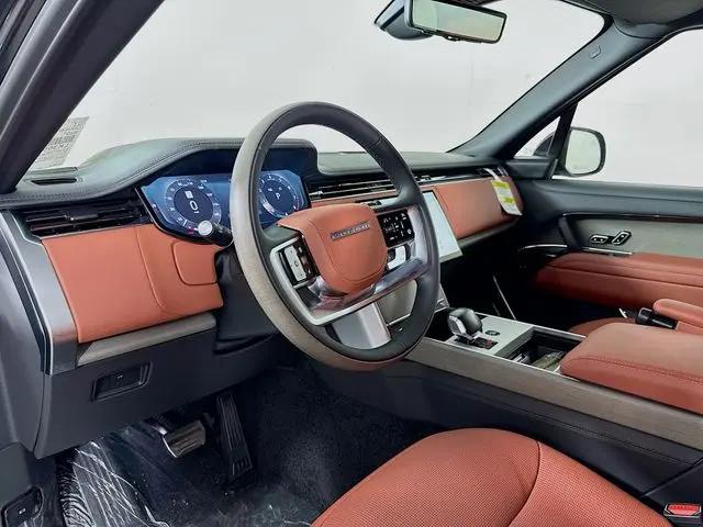 2026 Land Rover Range Rover P615 SV