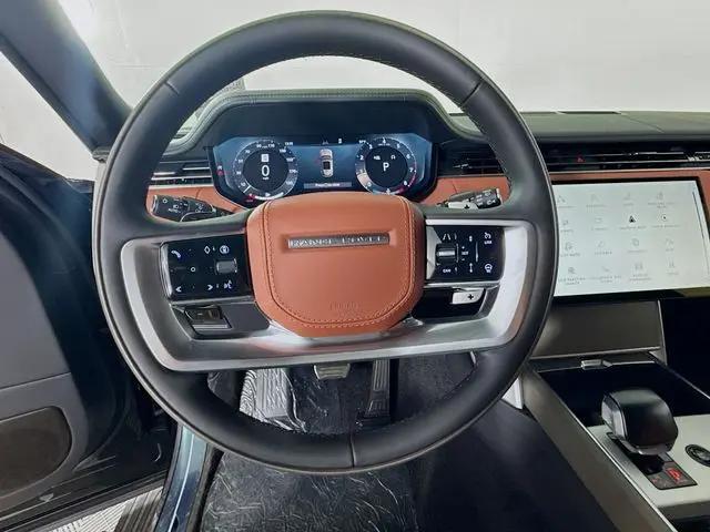 2026 Land Rover Range Rover P615 SV