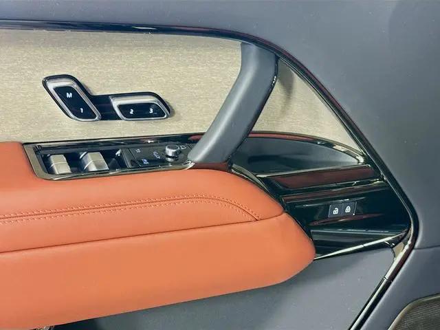 2026 Land Rover Range Rover P615 SV