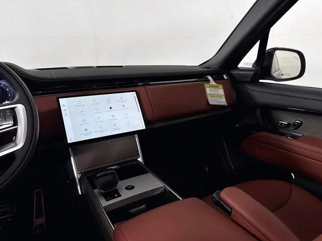 2026 Land Rover Range Rover P615 SV