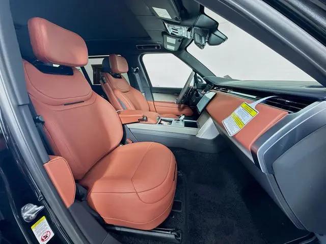 2026 Land Rover Range Rover P615 SV