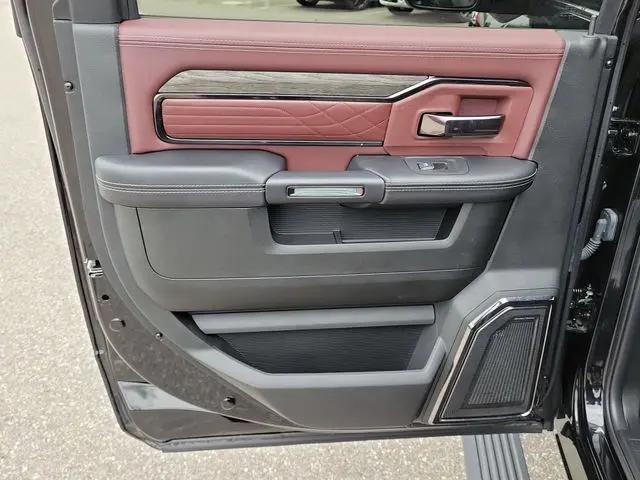2025 Ram 3500 Limited Crew Cab 4x4 8' Box