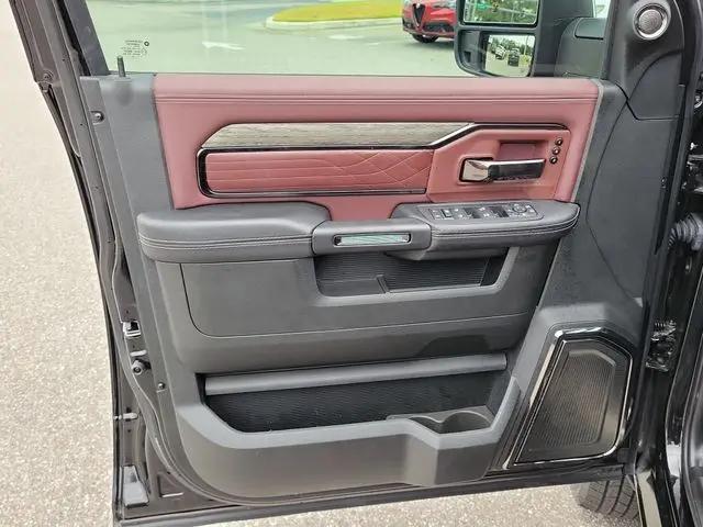 2025 Ram 3500 Limited Crew Cab 4x4 8' Box