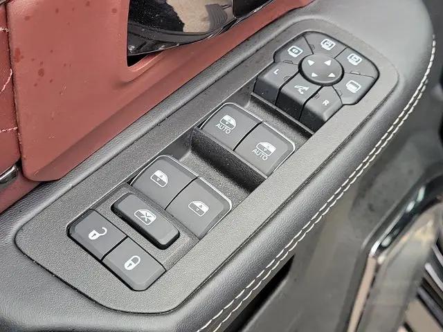 2025 Ram 3500 Limited Crew Cab 4x4 8' Box