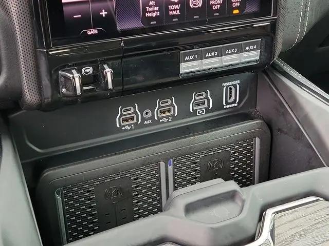 2025 Ram 3500 Limited Crew Cab 4x4 8' Box