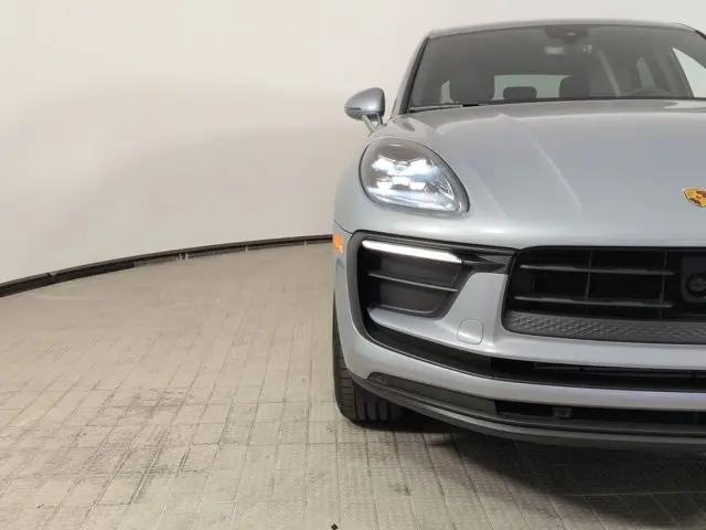 2025 Porsche Macan T