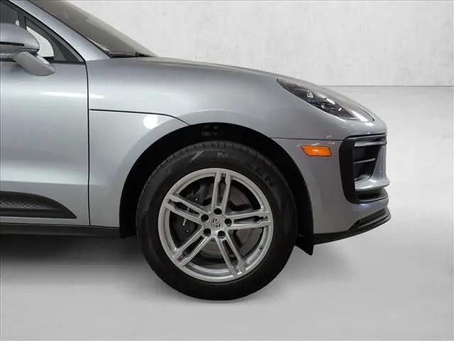 2025 Porsche Macan T