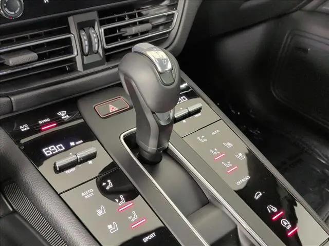 2025 Porsche Macan T