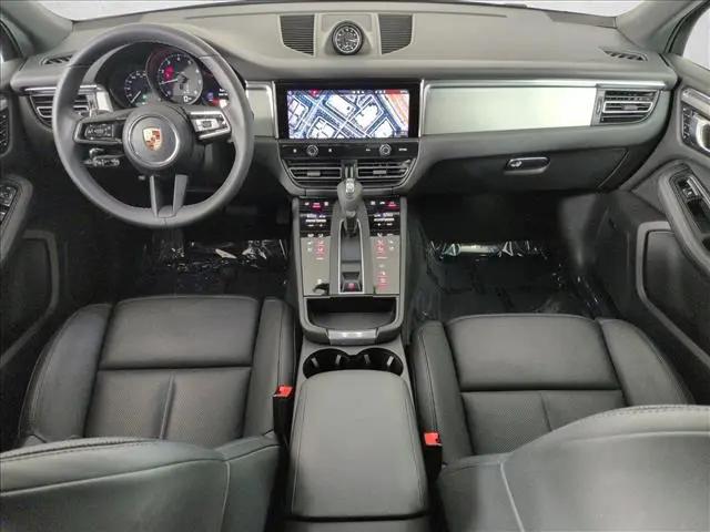 2025 Porsche Macan T