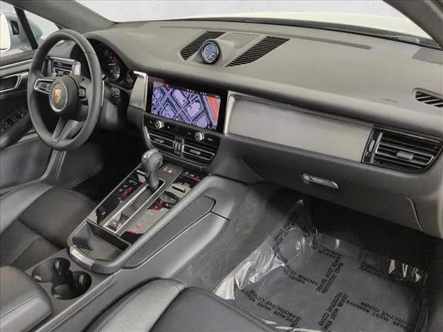 2025 Porsche Macan T