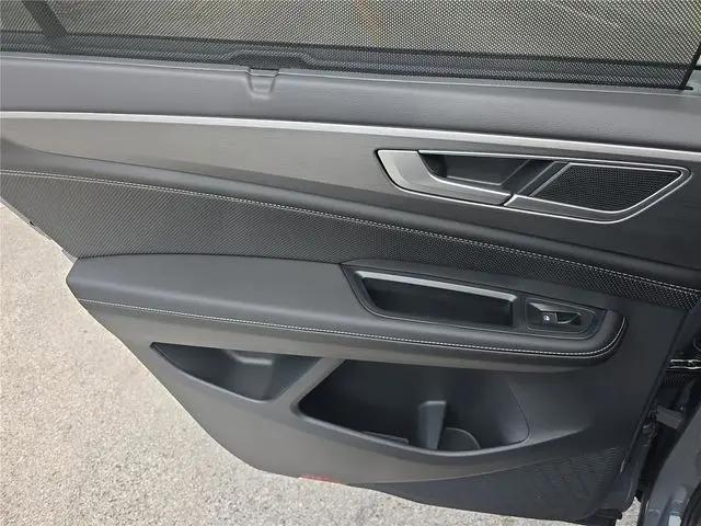 2026 Volkswagen Atlas Cross Sport SE with Technology