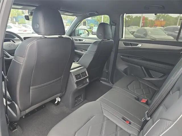 2026 Volkswagen Atlas Cross Sport SE with Technology
