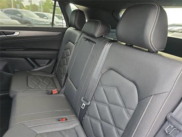 2026 Volkswagen Atlas Cross Sport SE with Technology