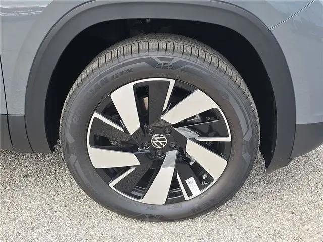 2026 Volkswagen Atlas Cross Sport SE with Technology