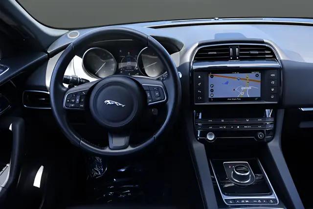 2018 Jaguar F-PACE 25t Premium
