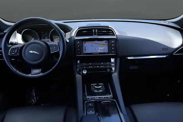 2018 Jaguar F-PACE 25t Premium