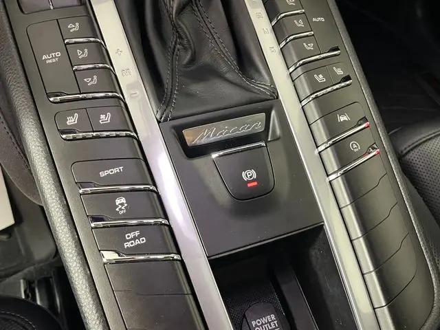2020 Porsche Macan Macan