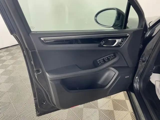 2020 Porsche Macan Macan