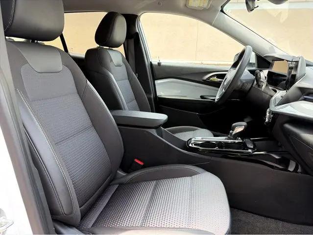 2025 Chevrolet Trax FWD LT