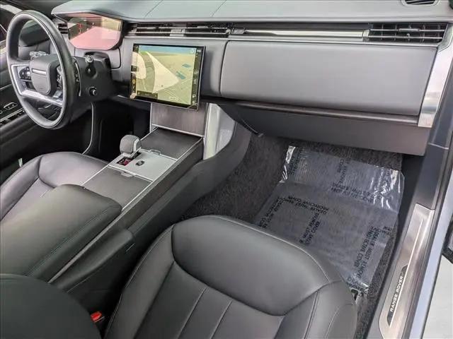 2025 Land Rover Range Rover P530 SE