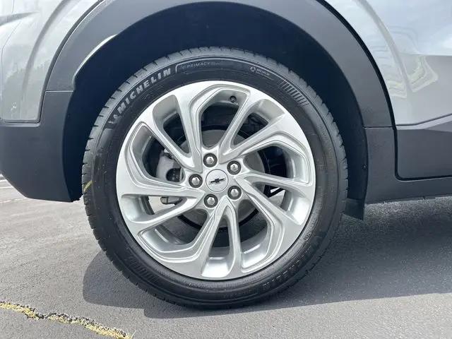 2027 Chevrolet Bolt LT FWD