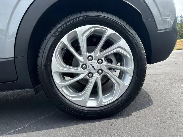 2027 Chevrolet Bolt LT FWD