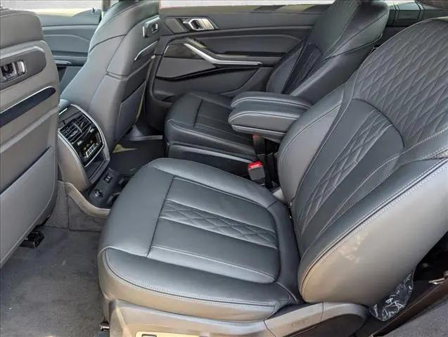 2027 BMW X7 M60i