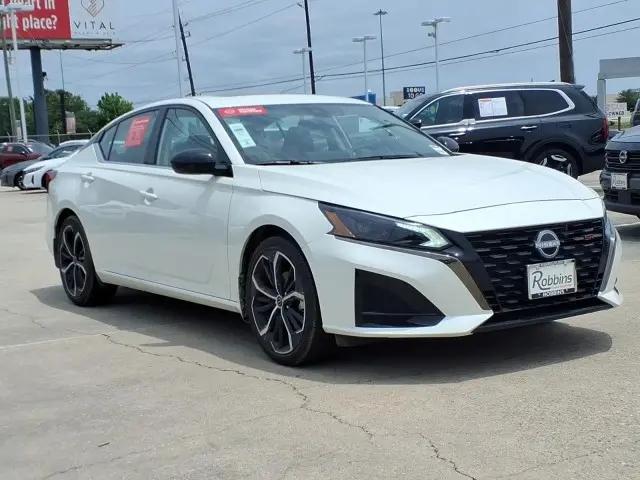 2025 Nissan Altima SR FWD