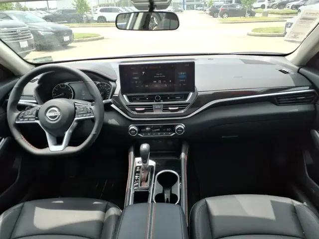 2025 Nissan Altima SR FWD