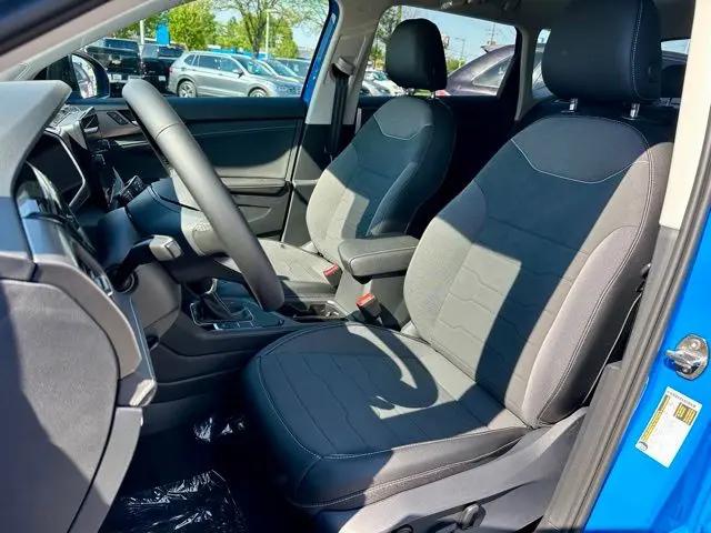 2026 Volkswagen Taos SE Black
