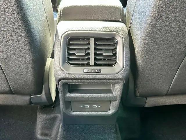 2026 Volkswagen Taos SE Black