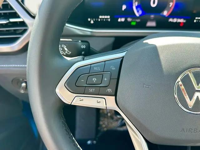 2026 Volkswagen Taos SE Black