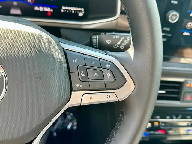 2026 Volkswagen Taos SE Black