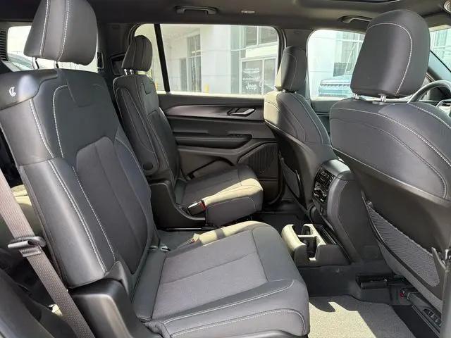 2026 Jeep Grand Cherokee L Altitude 4x4