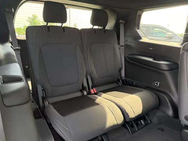 2026 Jeep Grand Cherokee L Altitude 4x4