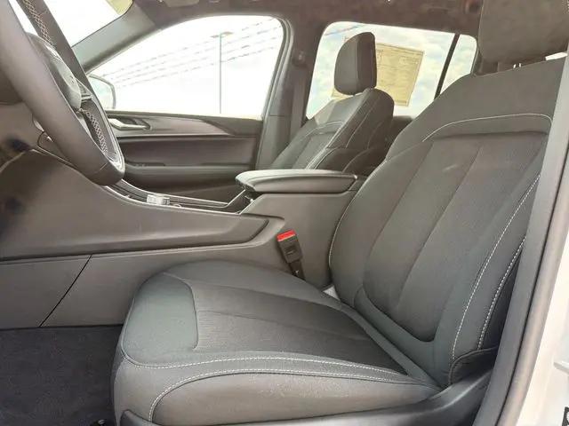2026 Jeep Grand Cherokee L Laredo 4x4