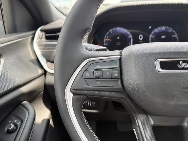 2026 Jeep Grand Cherokee L Laredo 4x4