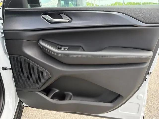 2026 Jeep Grand Cherokee L Laredo 4x4