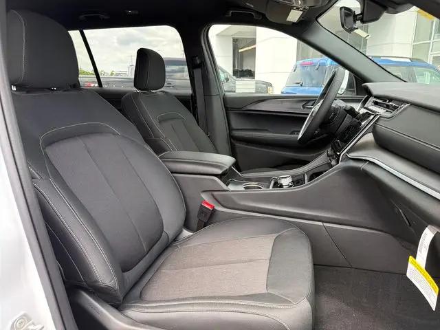 2026 Jeep Grand Cherokee L Laredo 4x4