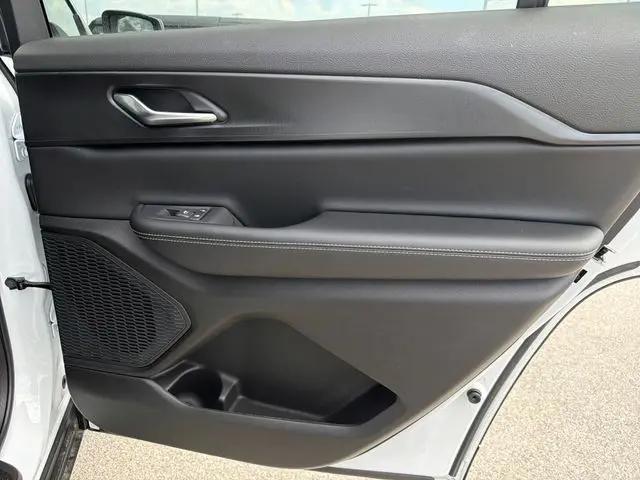 2026 Jeep Grand Cherokee L Laredo 4x4