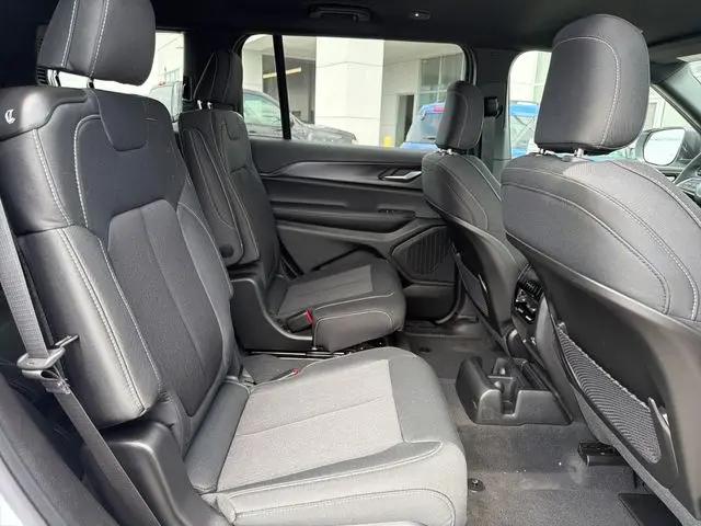 2026 Jeep Grand Cherokee L Laredo 4x4